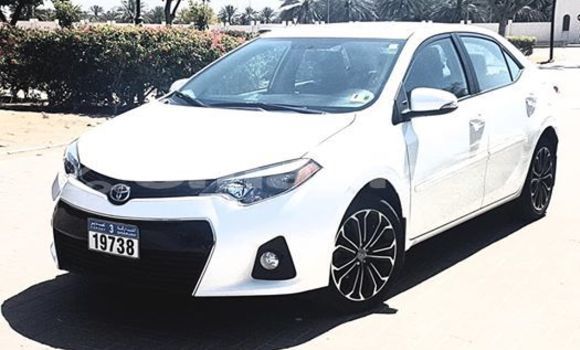 Buy Used Toyota Corolla White Car in Muscat in Masqat Buy Used Toyota Corolla White Car in Muscat in Masqat
