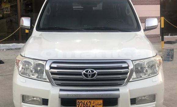 Buy Used Toyota Land Cruiser White Car in Muscat in Masqat Buy Used Toyota Land Cruiser White Car in Muscat in Masqat