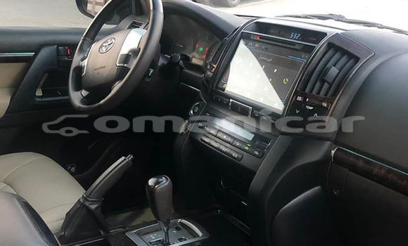 Buy Used Toyota Land Cruiser White Car in Muscat in Masqat Buy Used Toyota Land Cruiser White Car in Muscat in Masqat