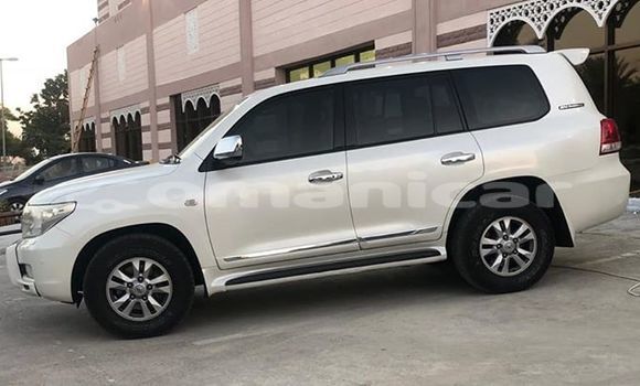 Buy Used Toyota Land Cruiser White Car in Muscat in Masqat Buy Used Toyota Land Cruiser White Car in Muscat in Masqat