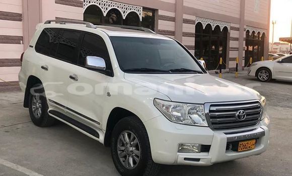 Buy Used Toyota Land Cruiser White Car in Muscat in Masqat Buy Used Toyota Land Cruiser White Car in Muscat in Masqat