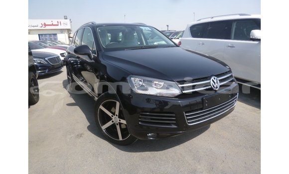 Buy Import Volkswagen Touareg Black Car in Import - Dubai in Dhufar