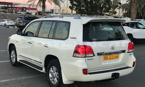 Buy Used Toyota Land Cruiser White Car in Muscat in Masqat Buy Used Toyota Land Cruiser White Car in Muscat in Masqat
