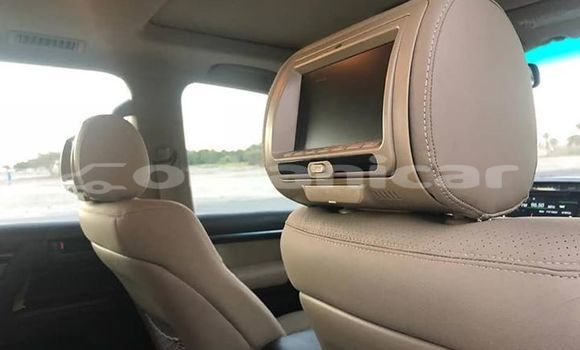 Buy Used Toyota Land Cruiser White Car in Muscat in Masqat Buy Used Toyota Land Cruiser White Car in Muscat in Masqat