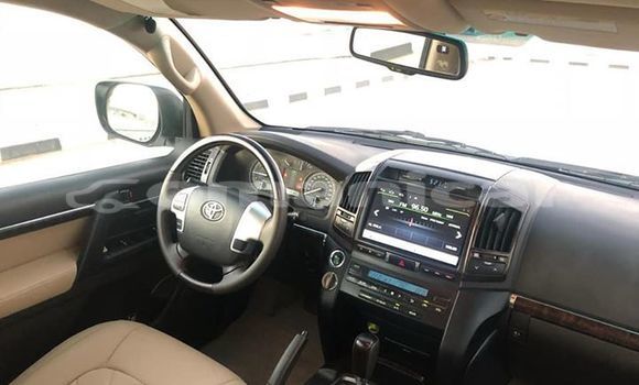 Buy Used Toyota Land Cruiser White Car in Muscat in Masqat Buy Used Toyota Land Cruiser White Car in Muscat in Masqat
