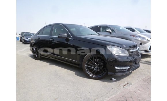 Buy Import Mercedes-Benz 190 Black Car in Import - Dubai in Dhufar