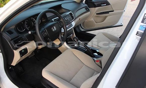 Buy Used Honda Accord White Car in Muscat in Masqat Buy Used Honda Accord White Car in Muscat in Masqat