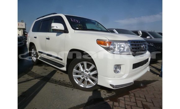 Buy Import Toyota Land Cruiser White Car in Import - Dubai in Dhufar Buy Import Toyota Land Cruiser White Car in Import - Dubai in Dhufar