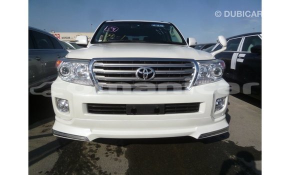 Buy Import Toyota Land Cruiser White Car in Import - Dubai in Dhufar Buy Import Toyota Land Cruiser White Car in Import - Dubai in Dhufar