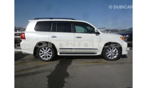 Buy Import Toyota Land Cruiser White Car in Import - Dubai in Dhufar Buy Import Toyota Land Cruiser White Car in Import - Dubai in Dhufar