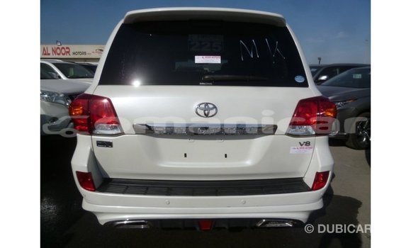 Buy Import Toyota Land Cruiser White Car in Import - Dubai in Dhufar Buy Import Toyota Land Cruiser White Car in Import - Dubai in Dhufar