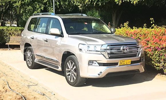 Buy Used Toyota Land Cruiser Beige Car in Muscat in Masqat Buy Used Toyota Land Cruiser Beige Car in Muscat in Masqat