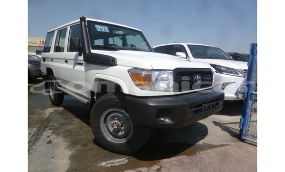 Buy Import Toyota Land Cruiser White Car in Import - Dubai in Dhufar Buy Import Toyota Land Cruiser White Car in Import - Dubai in Dhufar