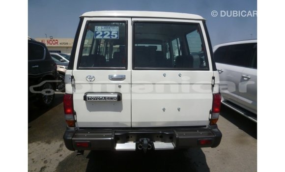 Buy Import Toyota Land Cruiser White Car in Import - Dubai in Dhufar Buy Import Toyota Land Cruiser White Car in Import - Dubai in Dhufar