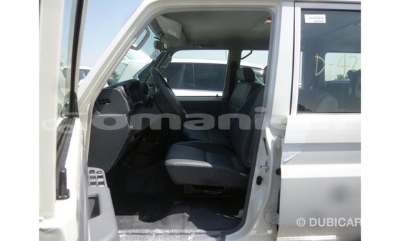 Buy Import Toyota Land Cruiser White Car in Import - Dubai in Dhufar Buy Import Toyota Land Cruiser White Car in Import - Dubai in Dhufar