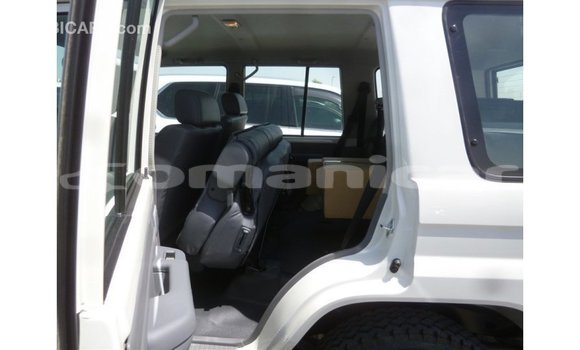 Buy Import Toyota Land Cruiser White Car in Import - Dubai in Dhufar Buy Import Toyota Land Cruiser White Car in Import - Dubai in Dhufar