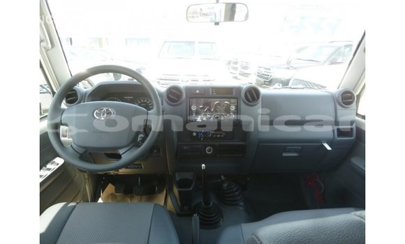 Buy Import Toyota Land Cruiser White Car in Import - Dubai in Dhufar Buy Import Toyota Land Cruiser White Car in Import - Dubai in Dhufar