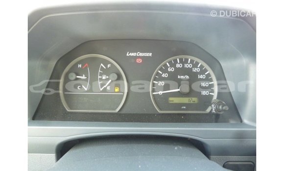 Buy Import Toyota Land Cruiser White Car in Import - Dubai in Dhufar Buy Import Toyota Land Cruiser White Car in Import - Dubai in Dhufar