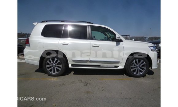 Buy Import Toyota Land Cruiser White Car in Import - Dubai in Dhufar Buy Import Toyota Land Cruiser White Car in Import - Dubai in Dhufar