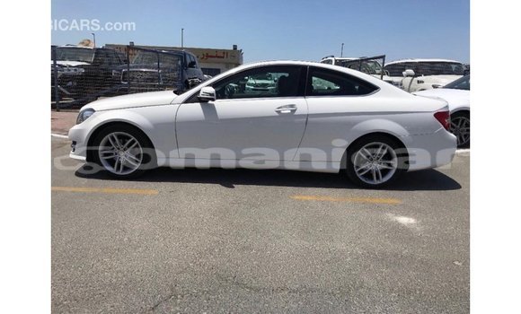 Buy Import Mercedes-Benz 190 White Car in Import - Dubai in Dhufar Buy Import Mercedes-Benz 190 White Car in Import - Dubai in Dhufar