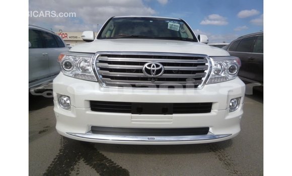 Buy Import Toyota Land Cruiser White Car in Import - Dubai in Dhufar Buy Import Toyota Land Cruiser White Car in Import - Dubai in Dhufar