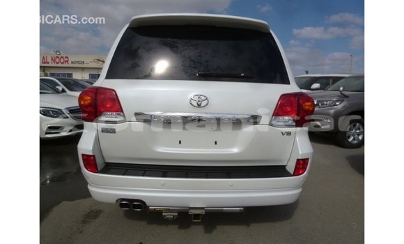Buy Import Toyota Land Cruiser White Car in Import - Dubai in Dhufar Buy Import Toyota Land Cruiser White Car in Import - Dubai in Dhufar