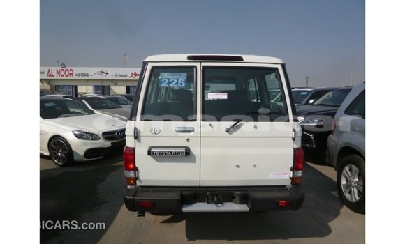 Buy Import Toyota Land Cruiser White Car in Import - Dubai in Dhufar Buy Import Toyota Land Cruiser White Car in Import - Dubai in Dhufar