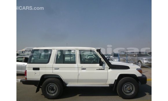 Buy Import Toyota Land Cruiser White Car in Import - Dubai in Dhufar Buy Import Toyota Land Cruiser White Car in Import - Dubai in Dhufar