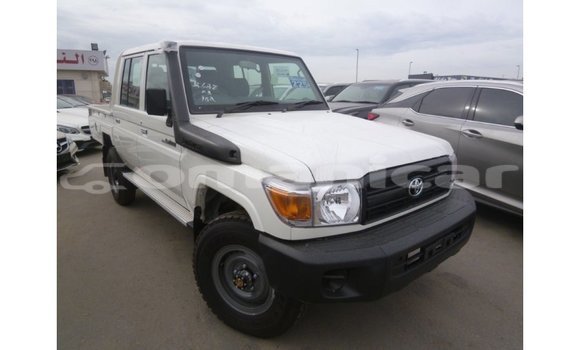 Buy Import Toyota Land Cruiser White Car in Import - Dubai in Dhufar Buy Import Toyota Land Cruiser White Car in Import - Dubai in Dhufar
