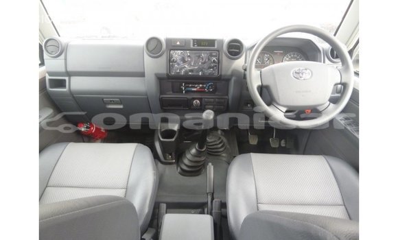 Buy Import Toyota Land Cruiser White Car in Import - Dubai in Dhufar Buy Import Toyota Land Cruiser White Car in Import - Dubai in Dhufar