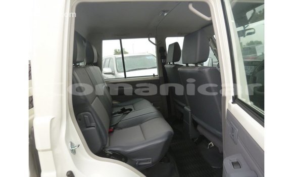 Buy Import Toyota Land Cruiser White Car in Import - Dubai in Dhufar Buy Import Toyota Land Cruiser White Car in Import - Dubai in Dhufar