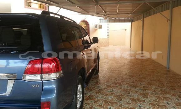 Buy Used Toyota Land Cruiser Blue Car in Muscat in Masqat Buy Used Toyota Land Cruiser Blue Car in Muscat in Masqat