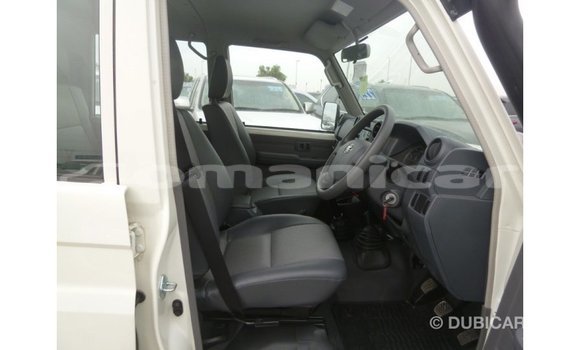 Buy Import Toyota Land Cruiser White Car in Import - Dubai in Dhufar Buy Import Toyota Land Cruiser White Car in Import - Dubai in Dhufar
