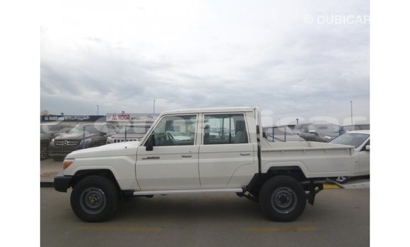 Buy Import Toyota Land Cruiser White Car in Import - Dubai in Dhufar Buy Import Toyota Land Cruiser White Car in Import - Dubai in Dhufar