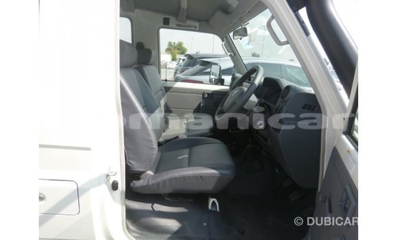 Buy Import Toyota Land Cruiser White Car in Import - Dubai in Dhufar Buy Import Toyota Land Cruiser White Car in Import - Dubai in Dhufar