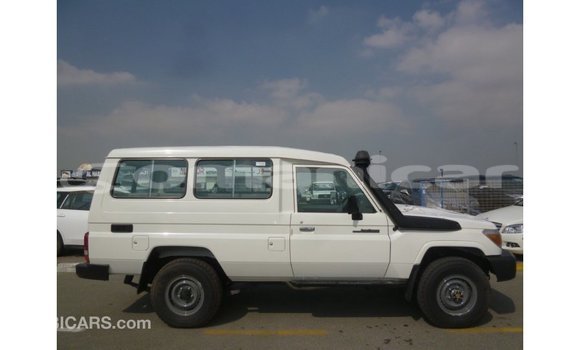 Buy Import Toyota Land Cruiser White Car in Import - Dubai in Dhufar Buy Import Toyota Land Cruiser White Car in Import - Dubai in Dhufar