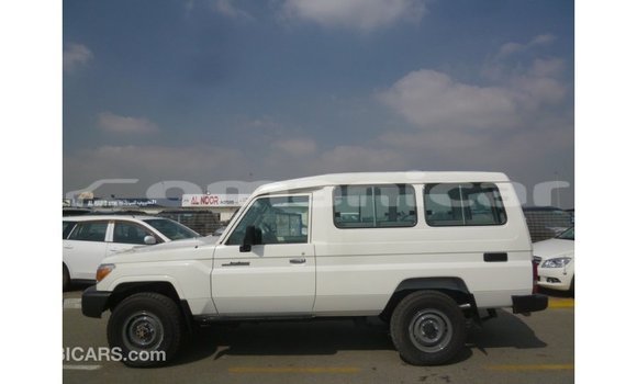 Buy Import Toyota Land Cruiser White Car in Import - Dubai in Dhufar Buy Import Toyota Land Cruiser White Car in Import - Dubai in Dhufar