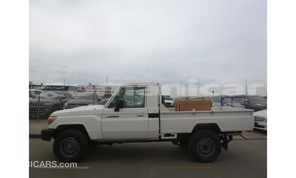 Buy Import Toyota Land Cruiser White Car in Import - Dubai in Dhufar Buy Import Toyota Land Cruiser White Car in Import - Dubai in Dhufar