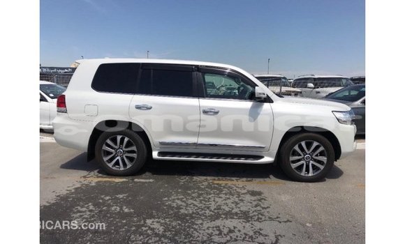 Buy Import Toyota Land Cruiser White Car in Import - Dubai in Dhufar Buy Import Toyota Land Cruiser White Car in Import - Dubai in Dhufar