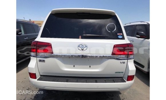Buy Import Toyota Land Cruiser White Car in Import - Dubai in Dhufar Buy Import Toyota Land Cruiser White Car in Import - Dubai in Dhufar