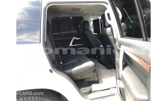 Buy Import Toyota Land Cruiser White Car in Import - Dubai in Dhufar Buy Import Toyota Land Cruiser White Car in Import - Dubai in Dhufar