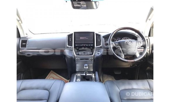 Buy Import Toyota Land Cruiser White Car in Import - Dubai in Dhufar Buy Import Toyota Land Cruiser White Car in Import - Dubai in Dhufar