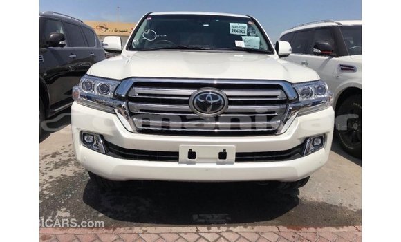 Buy Import Toyota Land Cruiser White Car in Import - Dubai in Dhufar Buy Import Toyota Land Cruiser White Car in Import - Dubai in Dhufar