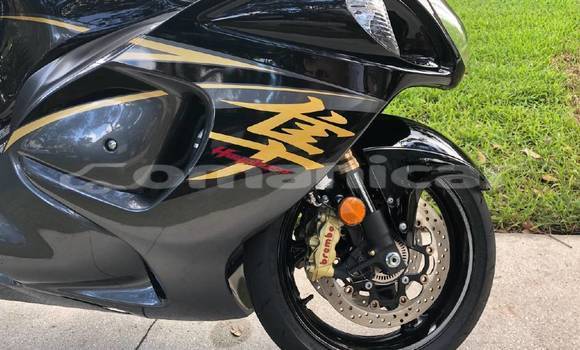 Buy Used Suzuki HAYABUSA Silver Bike in Muscat in Masqat Buy Used Suzuki HAYABUSA Silver Bike in Muscat in Masqat