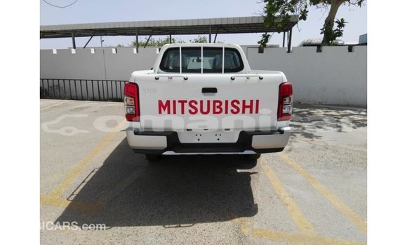Buy Import Mitsubishi L200 White Car in Import - Dubai in Dhufar Buy Import Mitsubishi L200 White Car in Import - Dubai in Dhufar