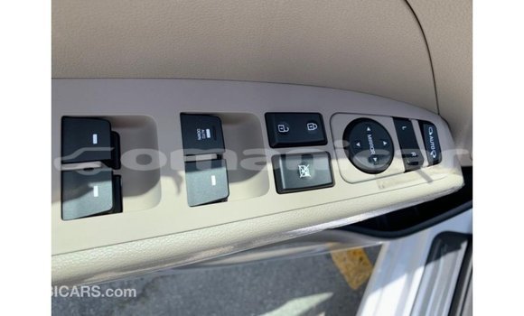 Buy Import Hyundai Elantra White Car in Import - Dubai in Dhufar Buy Import Hyundai Elantra White Car in Import - Dubai in Dhufar