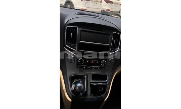 Buy Import Hyundai Accent White Car in Import - Dubai in Dhufar Buy Import Hyundai Accent White Car in Import - Dubai in Dhufar