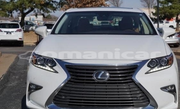 Buy Used Lexus ES White Car in Muscat in Masqat