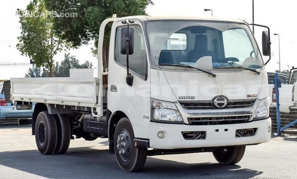 Buy Import Hino 300 Series White Truck in Import - Dubai in Dhufar