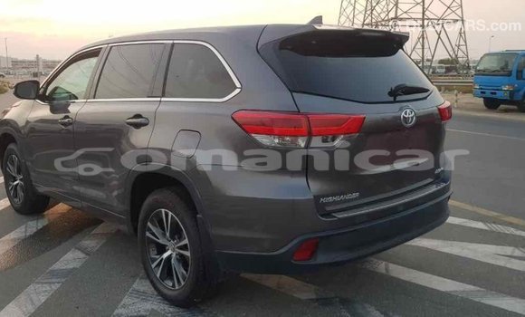 Buy Import Toyota Highlander Other Car in Import - Dubai in Dhufar Buy Import Toyota Highlander Other Car in Import - Dubai in Dhufar